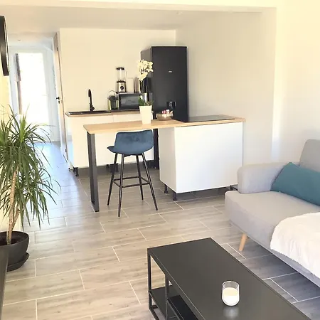 Апартаменты T2 Cuisine Equipee Jardin Et Parking Prive Proche Avignon